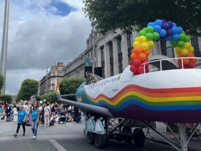 十万同性人员无视禁令参与相关游行，或将面临处罚